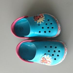 Girl's Mulan Crocs